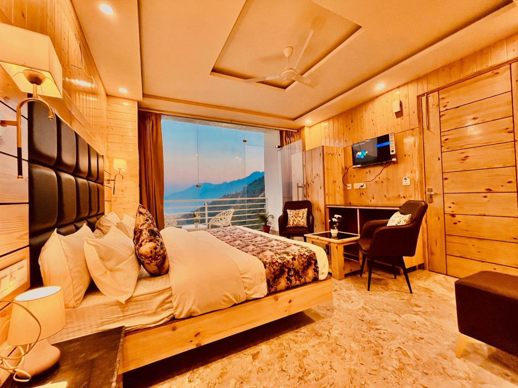 Hotel Classic Crown - #Scenic Mountain View #Open Terrace #Parking #Premium Rooms With Balcony #Guest Preferred #Best Selling Hotel In Mussoorie Bagian luar foto