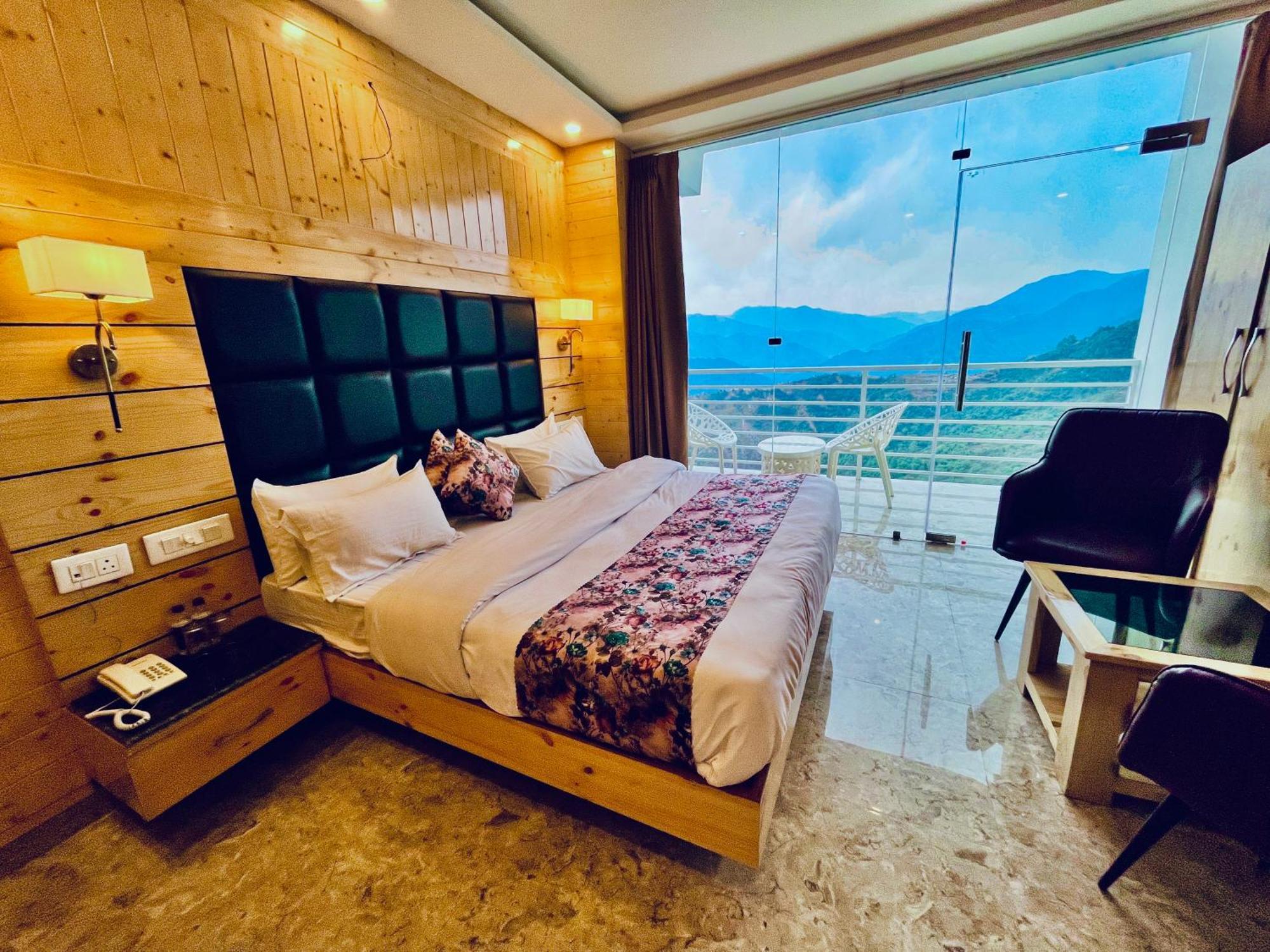 Hotel Classic Crown - #Scenic Mountain View #Open Terrace #Parking #Premium Rooms With Balcony #Guest Preferred #Best Selling Hotel In Mussoorie Bagian luar foto