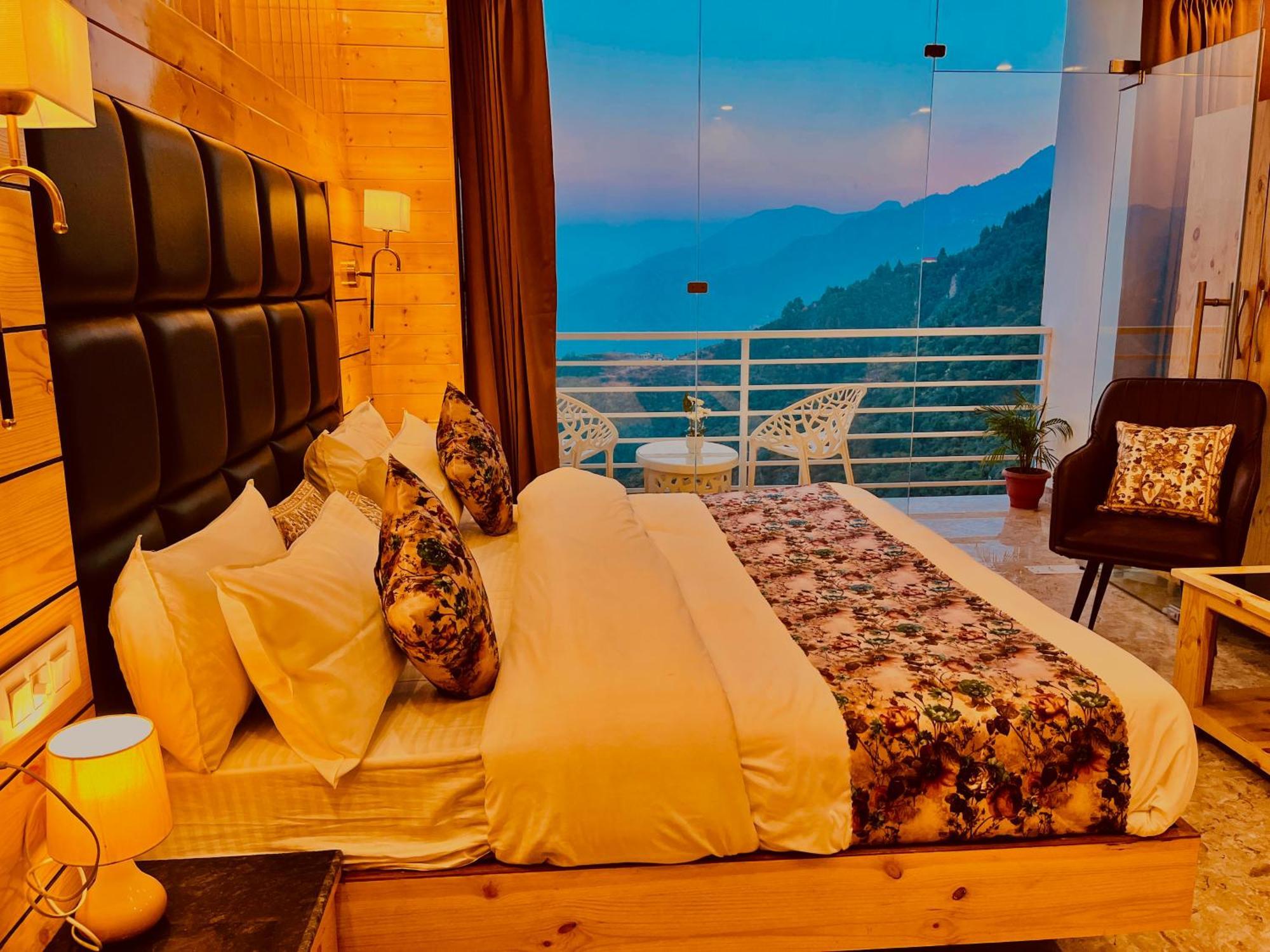 Hotel Classic Crown - #Scenic Mountain View #Open Terrace #Parking #Premium Rooms With Balcony #Guest Preferred #Best Selling Hotel In Mussoorie Bagian luar foto