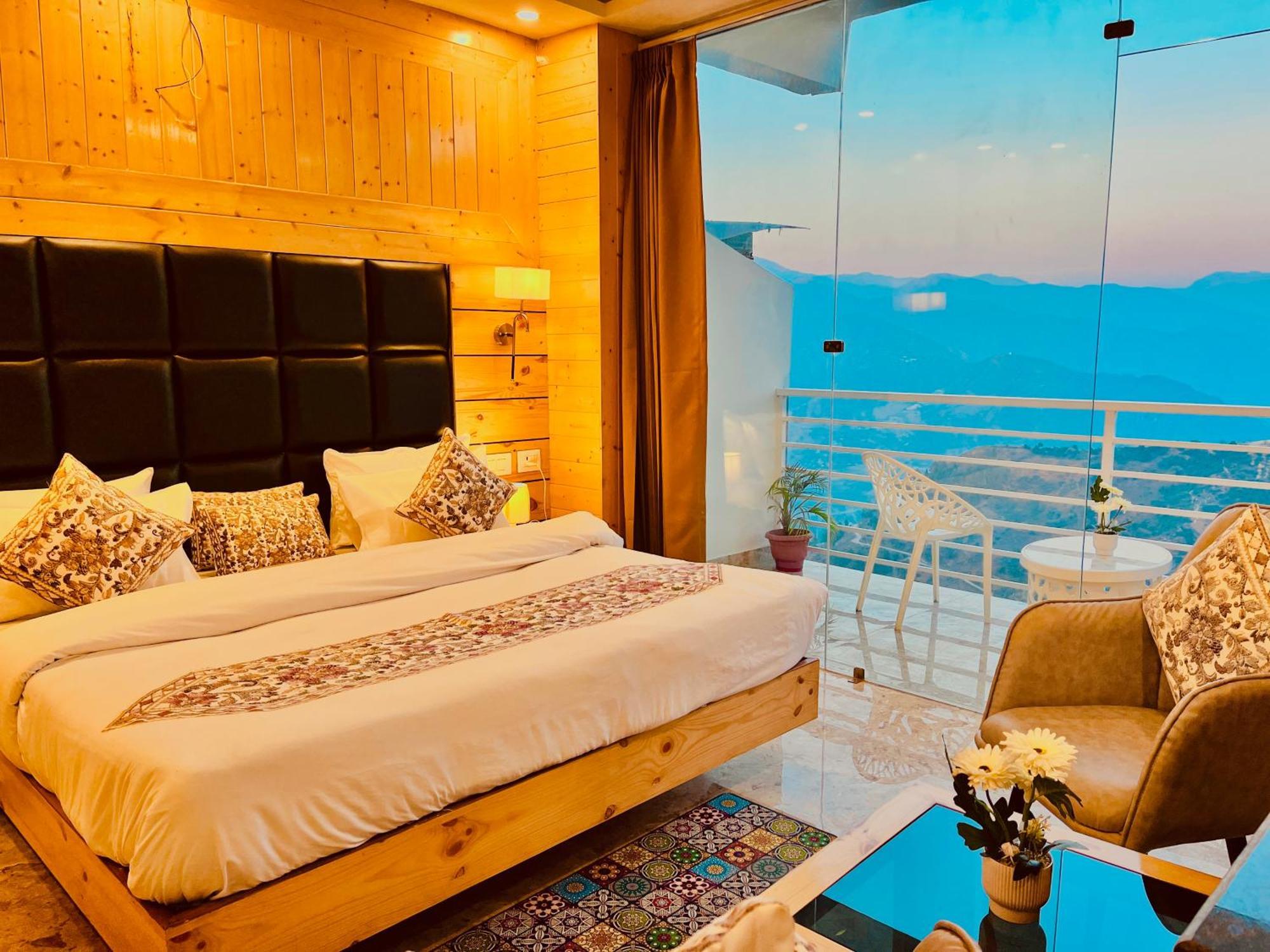 Hotel Classic Crown - #Scenic Mountain View #Open Terrace #Parking #Premium Rooms With Balcony #Guest Preferred #Best Selling Hotel In Mussoorie Bagian luar foto