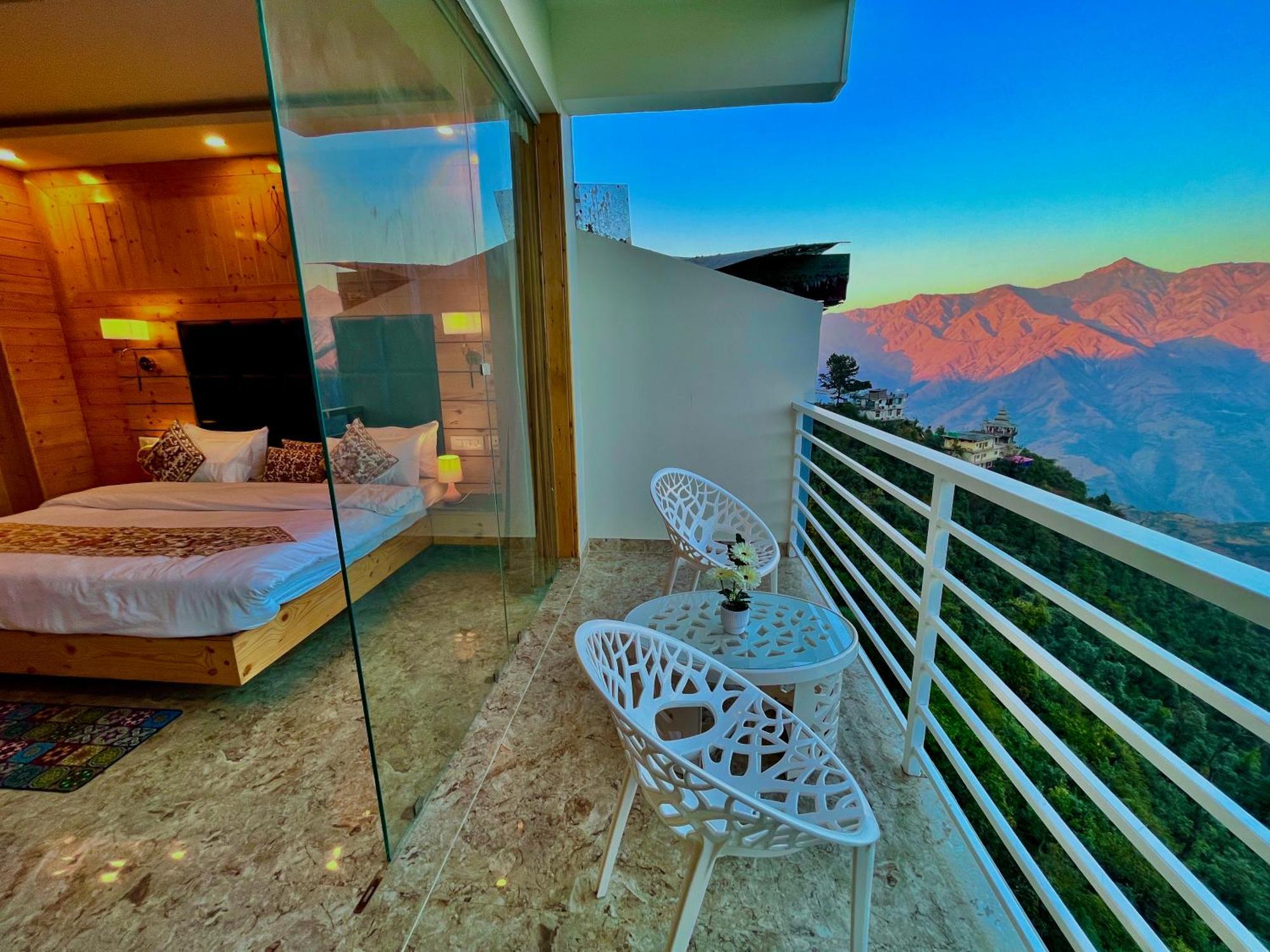 Hotel Classic Crown - #Scenic Mountain View #Open Terrace #Parking #Premium Rooms With Balcony #Guest Preferred #Best Selling Hotel In Mussoorie Bagian luar foto
