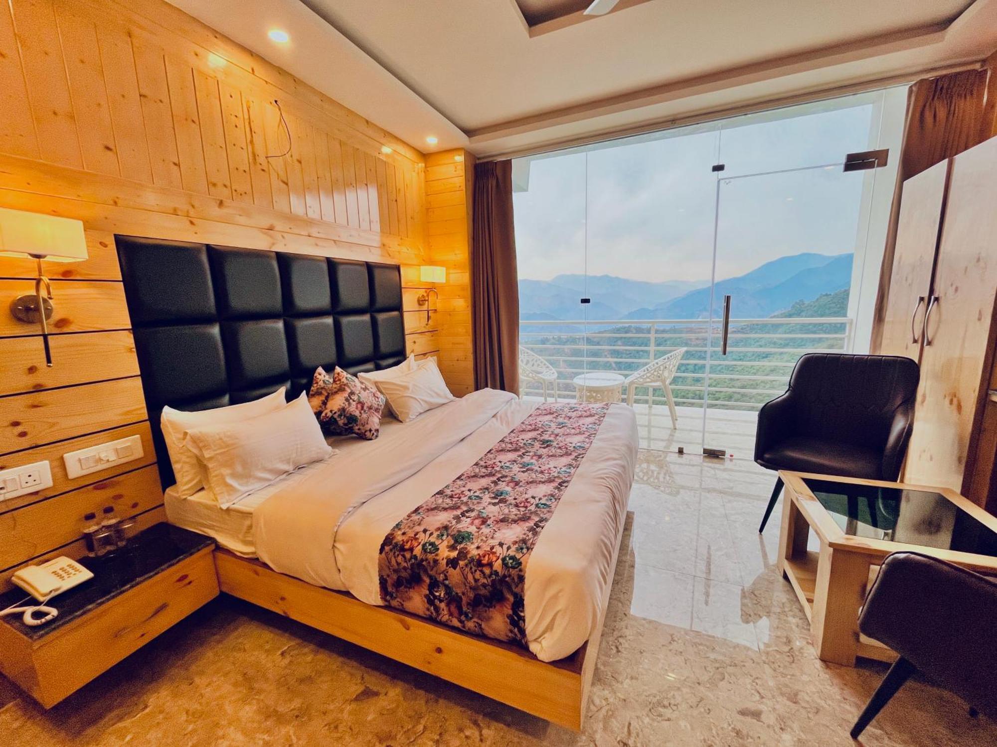 Hotel Classic Crown - #Scenic Mountain View #Open Terrace #Parking #Premium Rooms With Balcony #Guest Preferred #Best Selling Hotel In Mussoorie Bagian luar foto