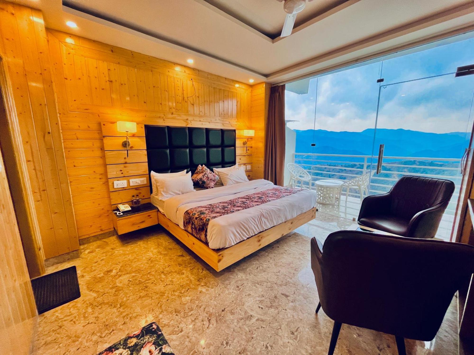 Hotel Classic Crown - #Scenic Mountain View #Open Terrace #Parking #Premium Rooms With Balcony #Guest Preferred #Best Selling Hotel In Mussoorie Bagian luar foto