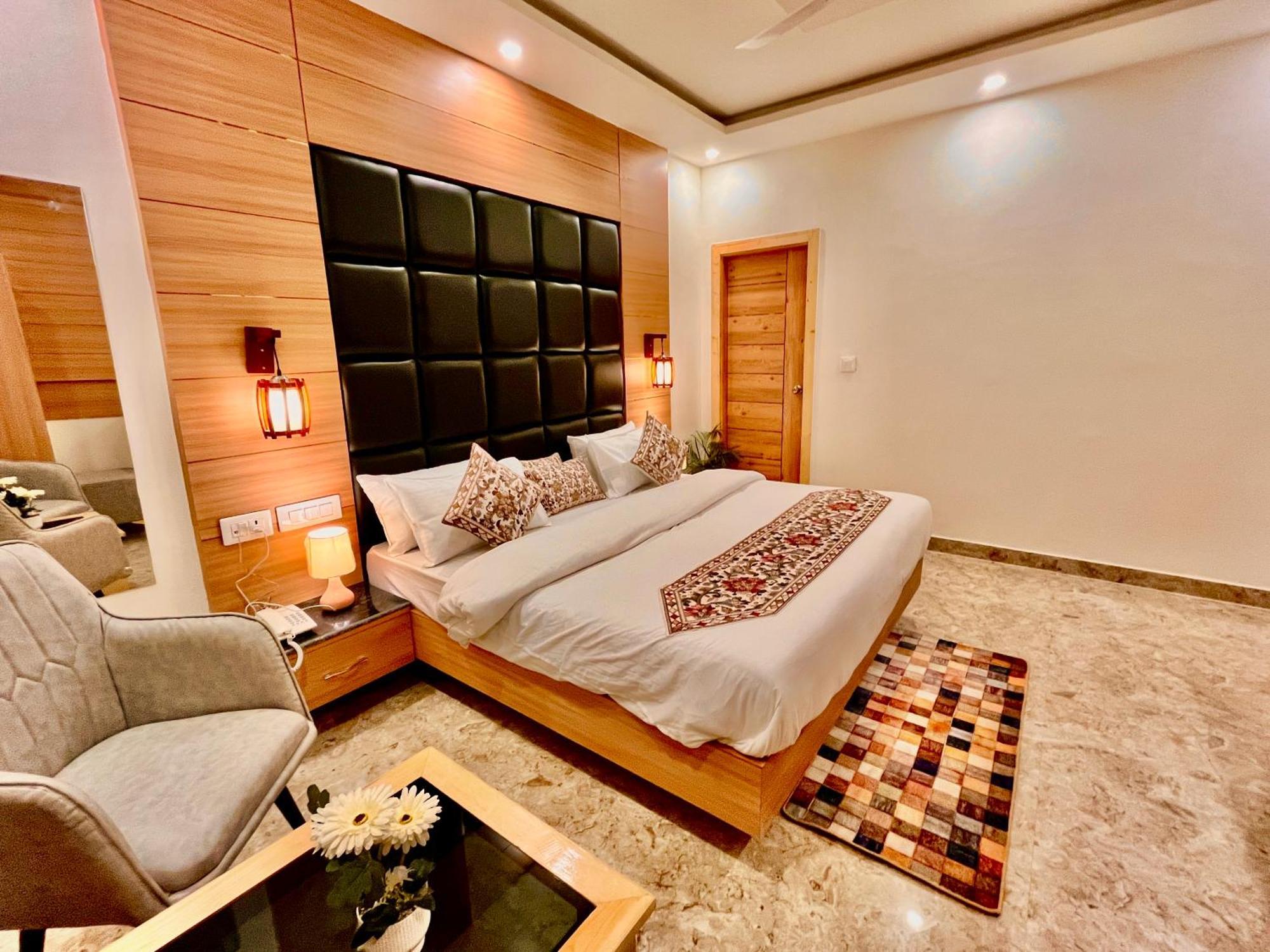 Hotel Classic Crown - #Scenic Mountain View #Open Terrace #Parking #Premium Rooms With Balcony #Guest Preferred #Best Selling Hotel In Mussoorie Bagian luar foto