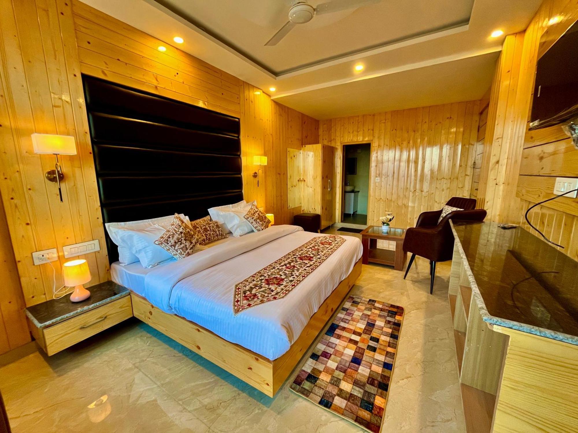 Hotel Classic Crown - #Scenic Mountain View #Open Terrace #Parking #Premium Rooms With Balcony #Guest Preferred #Best Selling Hotel In Mussoorie Bagian luar foto