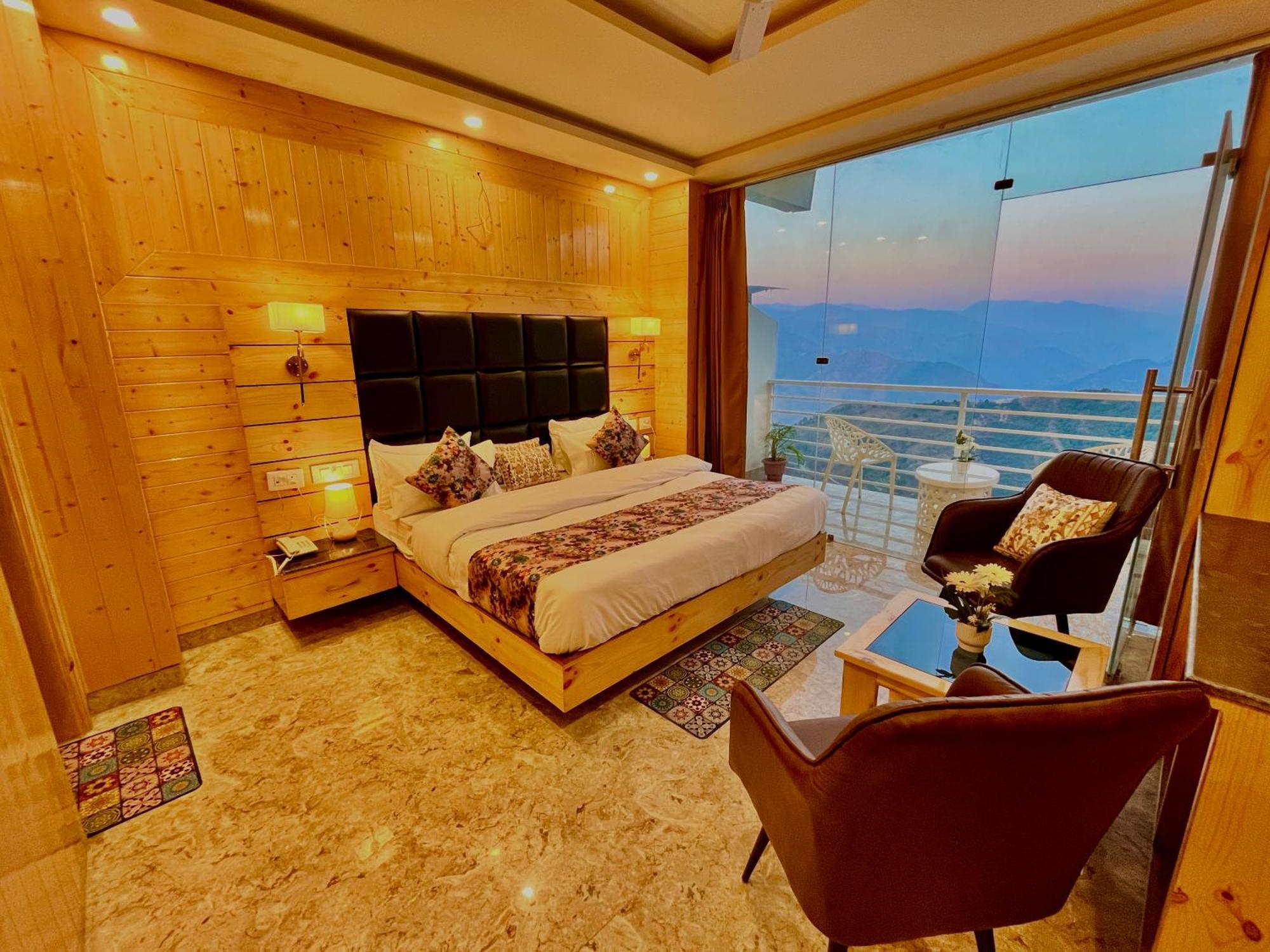 Hotel Classic Crown - #Scenic Mountain View #Open Terrace #Parking #Premium Rooms With Balcony #Guest Preferred #Best Selling Hotel In Mussoorie Bagian luar foto